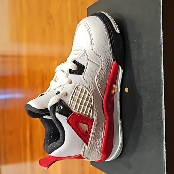 Jordan 4 Retro Red Cement - Picture 10 of 10